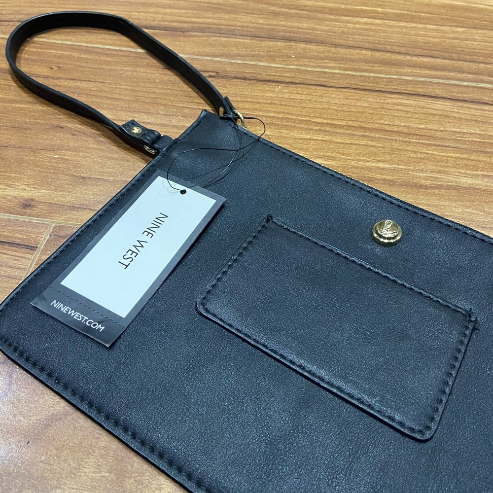 4/$16⚡️ NINE WEST wristlet ✨📦
